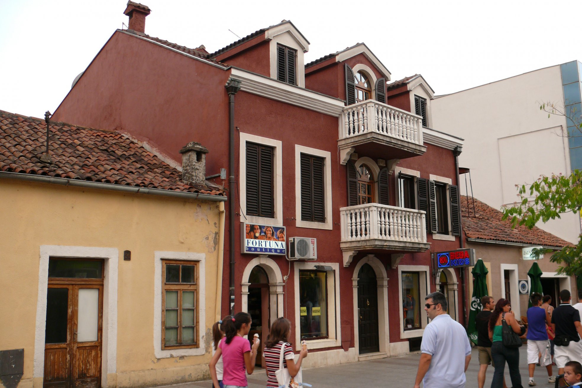 Дома в Подгорица, Черногория. Фото 1 – фотографии Черногории