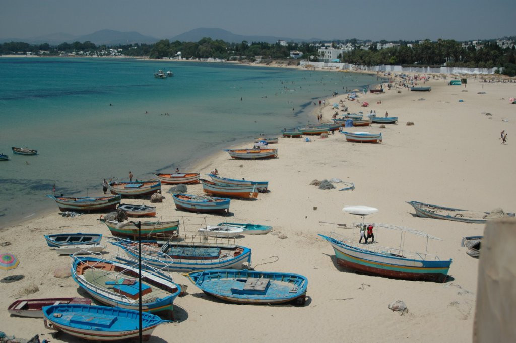 Лодки на пляже Северного Туниса. Фото 24 – фотографии Туниса