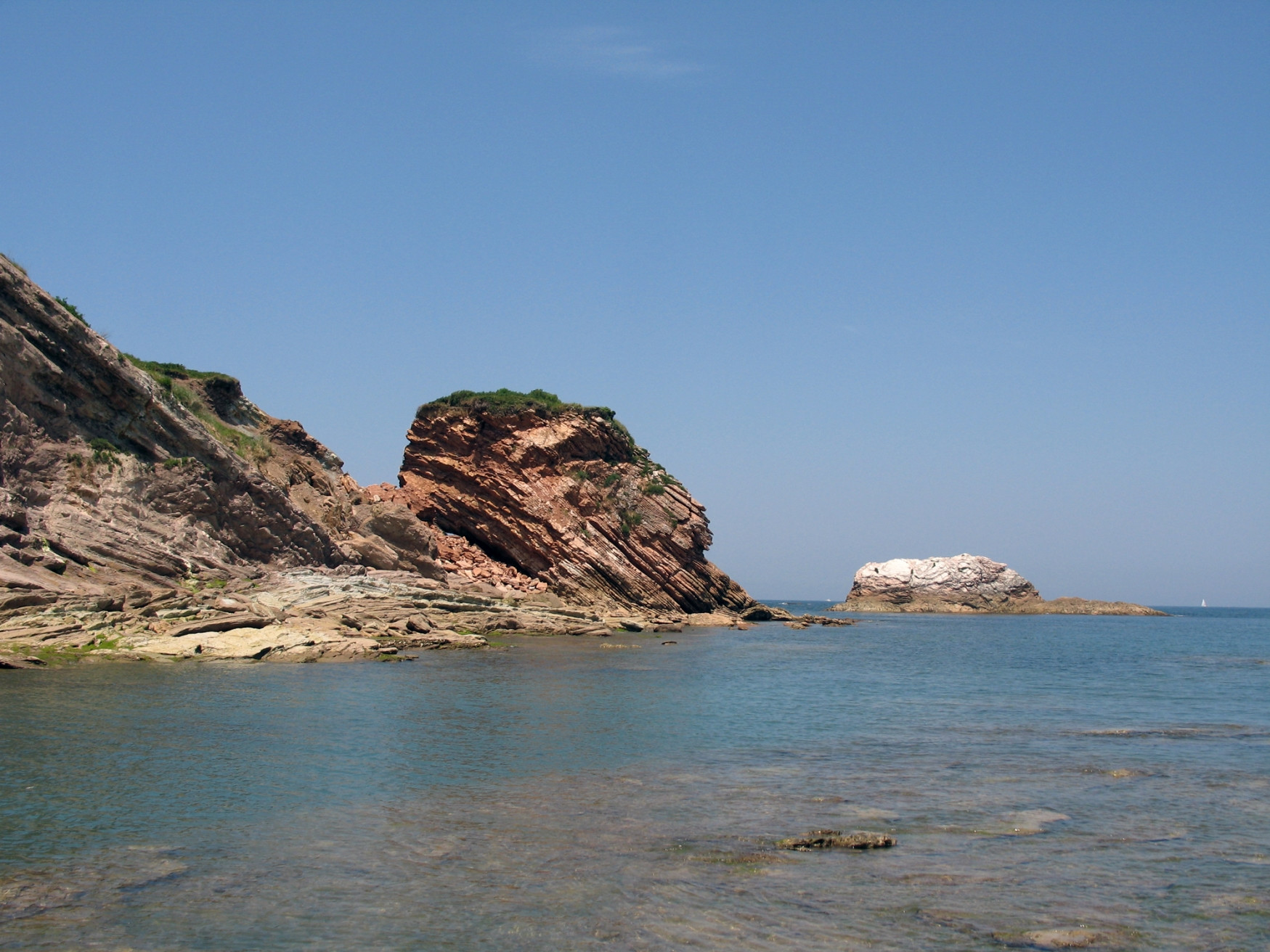 Скалы в Андае, Франция. Фото 2 – фотографии Франции