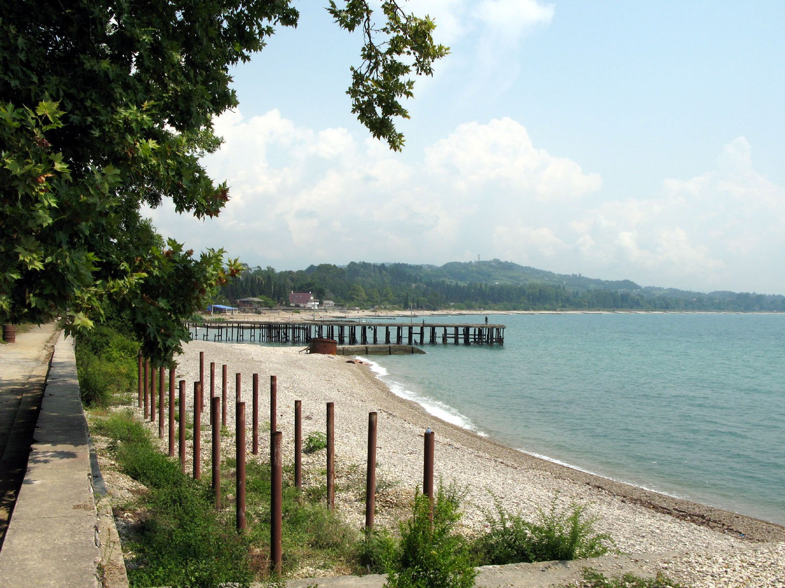 Пляж в Гудаута, Абхазия. Фото 7 – фотографии Абхазии