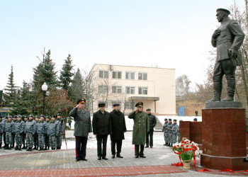 Памятник милиционеру в Пензе – фотографии России