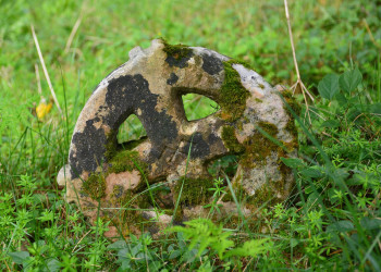 Кладбище, с настоящими кельтскими крестами – фотографии Эстонии