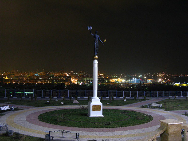 Памятник в Белгороде, Россия. Фото 3 – фотографии России