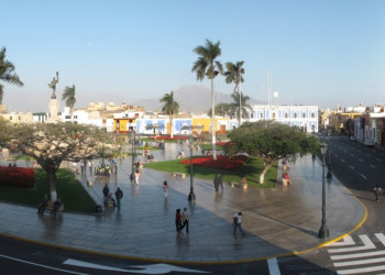 Площадь в городе Трухильо (Trujillo) – фотографии Перу