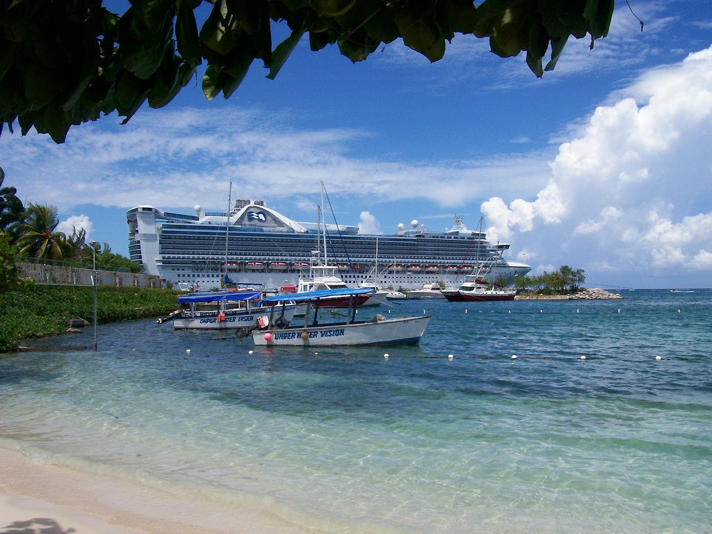 Корабли, Яхты и Катера в Очо Риос, Ямайка – фотографии Ямайки