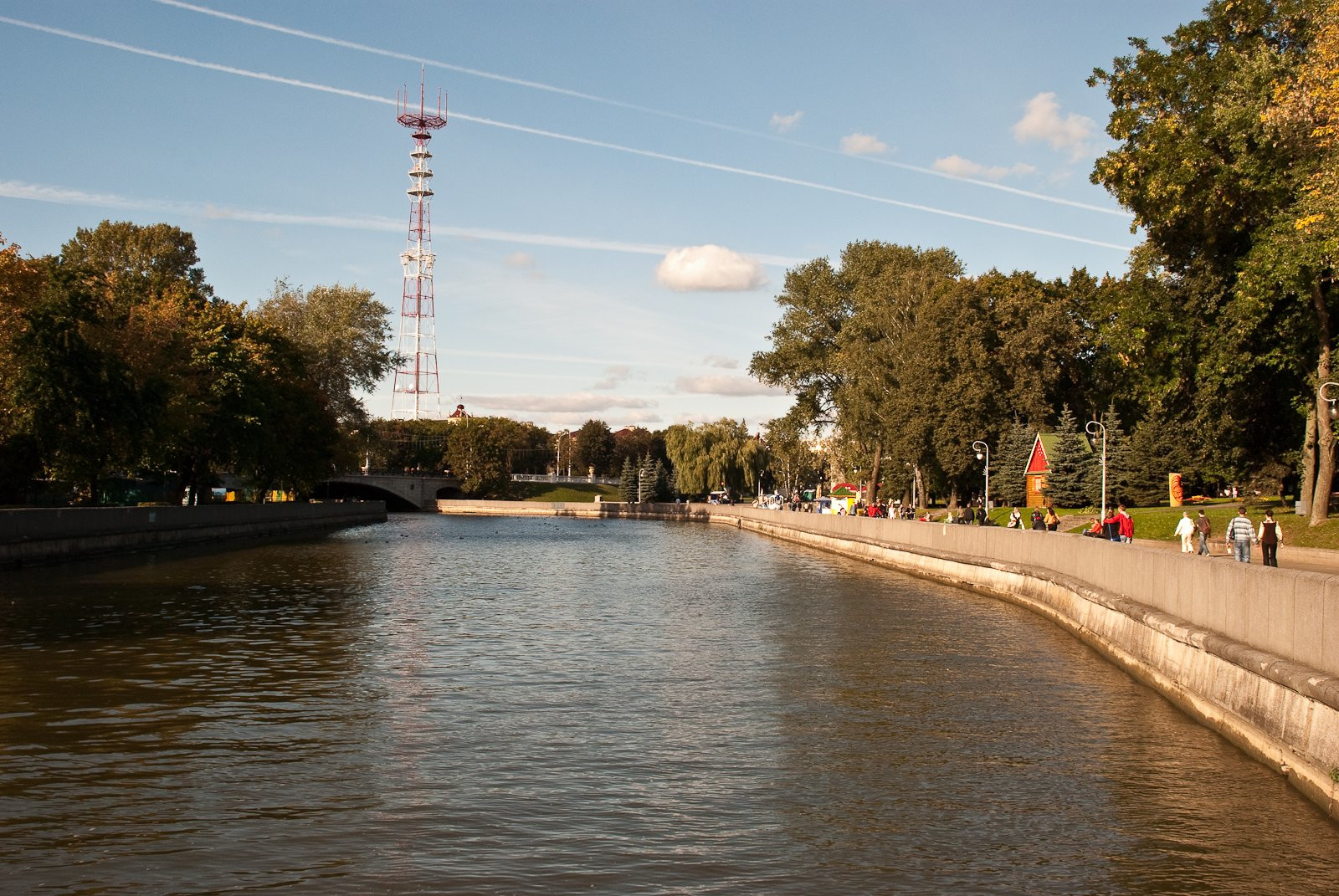 Набережная в Минске, Беларусь – фотографии Беларуси