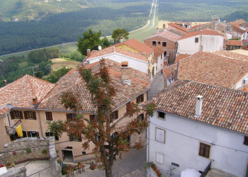 Крыши домов в Мотовуне, Хорватия – фотографии Хорватии