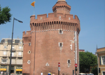 Достопримечательность в Перпиньяне, Франция – фотографии Франции