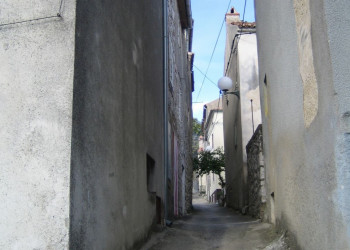 Улица в Омишаль, Хорватия – фотографии Хорватии