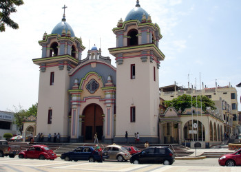 Красивая церковь в Тумбесе – фотографии Перу