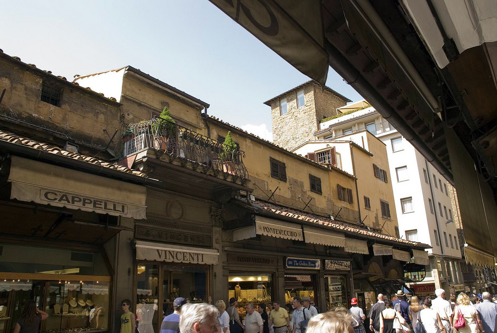 На мосту Понте-Веккьо (Ponte Vecchio) – фотографии Италии