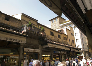 На мосту Понте-Веккьо (Ponte Vecchio) – фотографии Италии