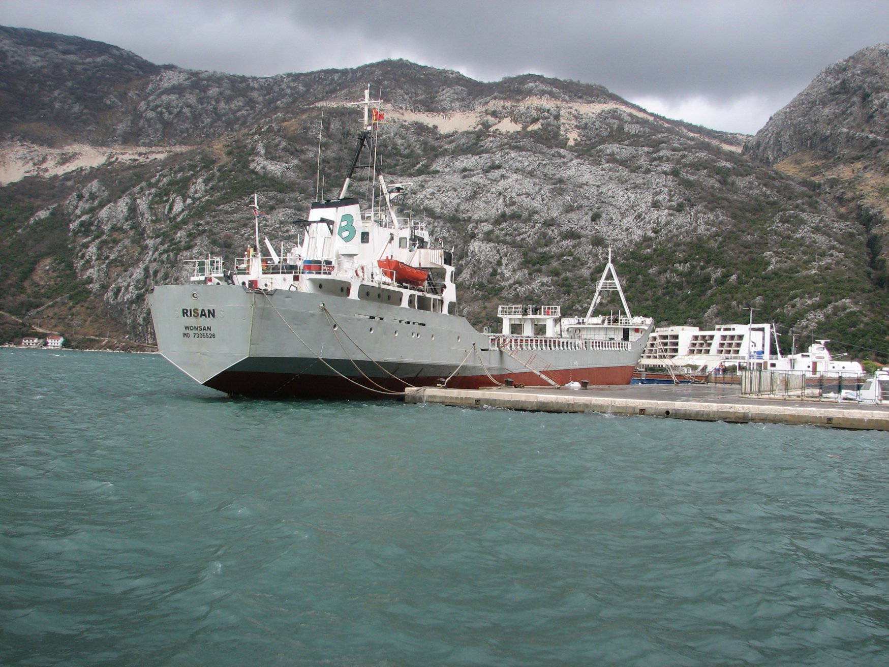 Корабли в Рисан, Черногория – фотографии Черногории