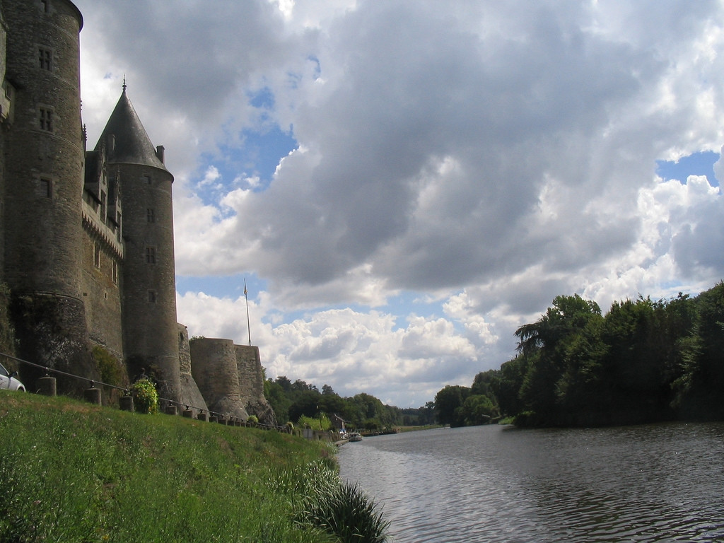 Река в Жослене, Франция – фотографии Франции