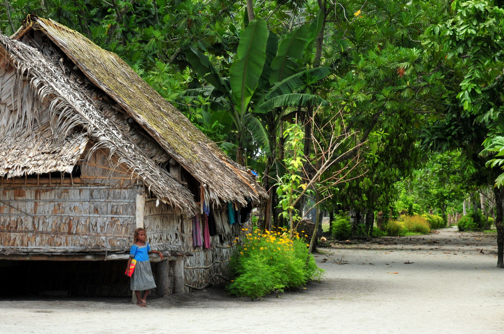 Остров Санта Ана, Соломоновы о-ва, абориген, жилища – фотографии Соломоновых Островов