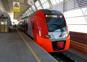 Поезд "Ласточка", станция "Аэропорт Сочи". Фото 1 – фотографии России