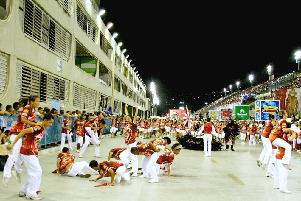 Самбодром (Sambódromo) – огороженная 700-метровая улица в Рио – фотографии Бразилии