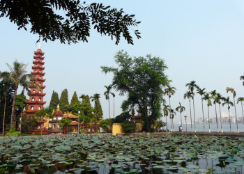 Пагода Чан Куок на Западном озере – фотографии Вьетнама