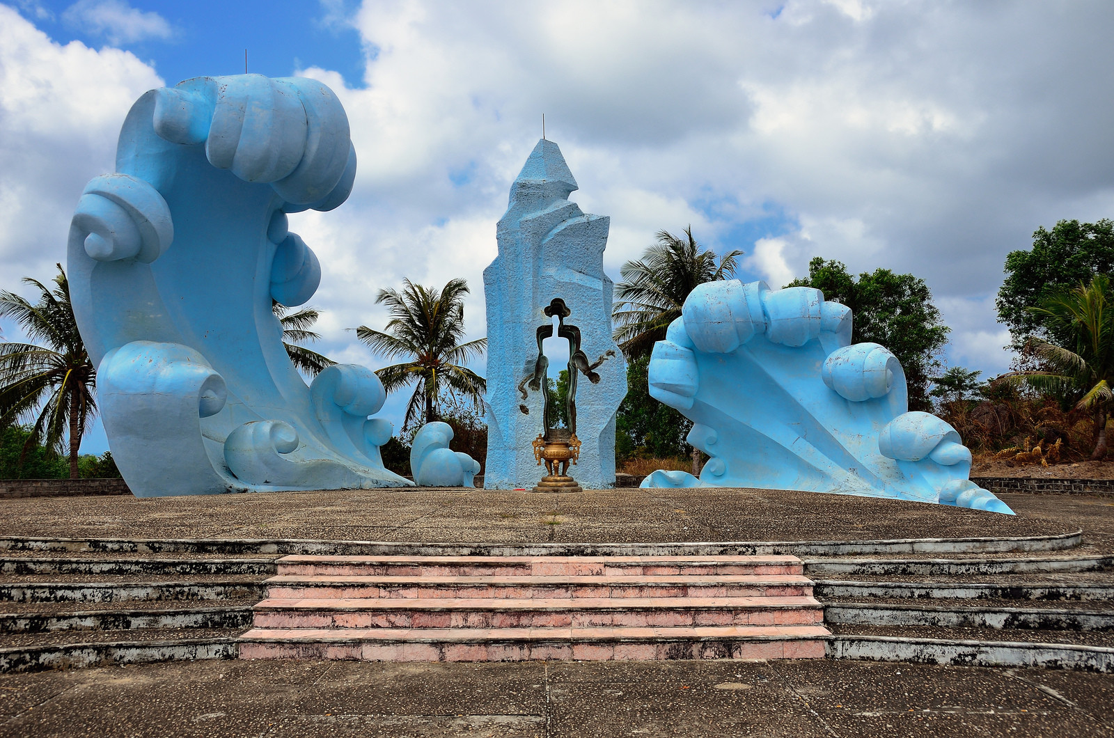 Памятник погибшим в тюрьме острова – фотографии Вьетнама