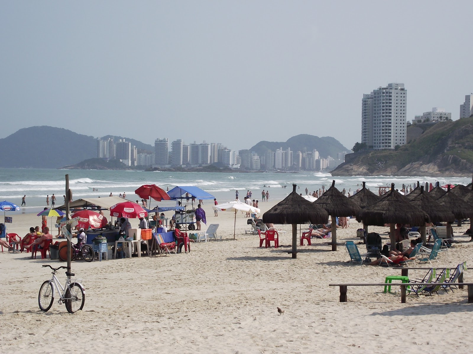 Пляж Энсеада в Гуаруже – фотографии Бразилии