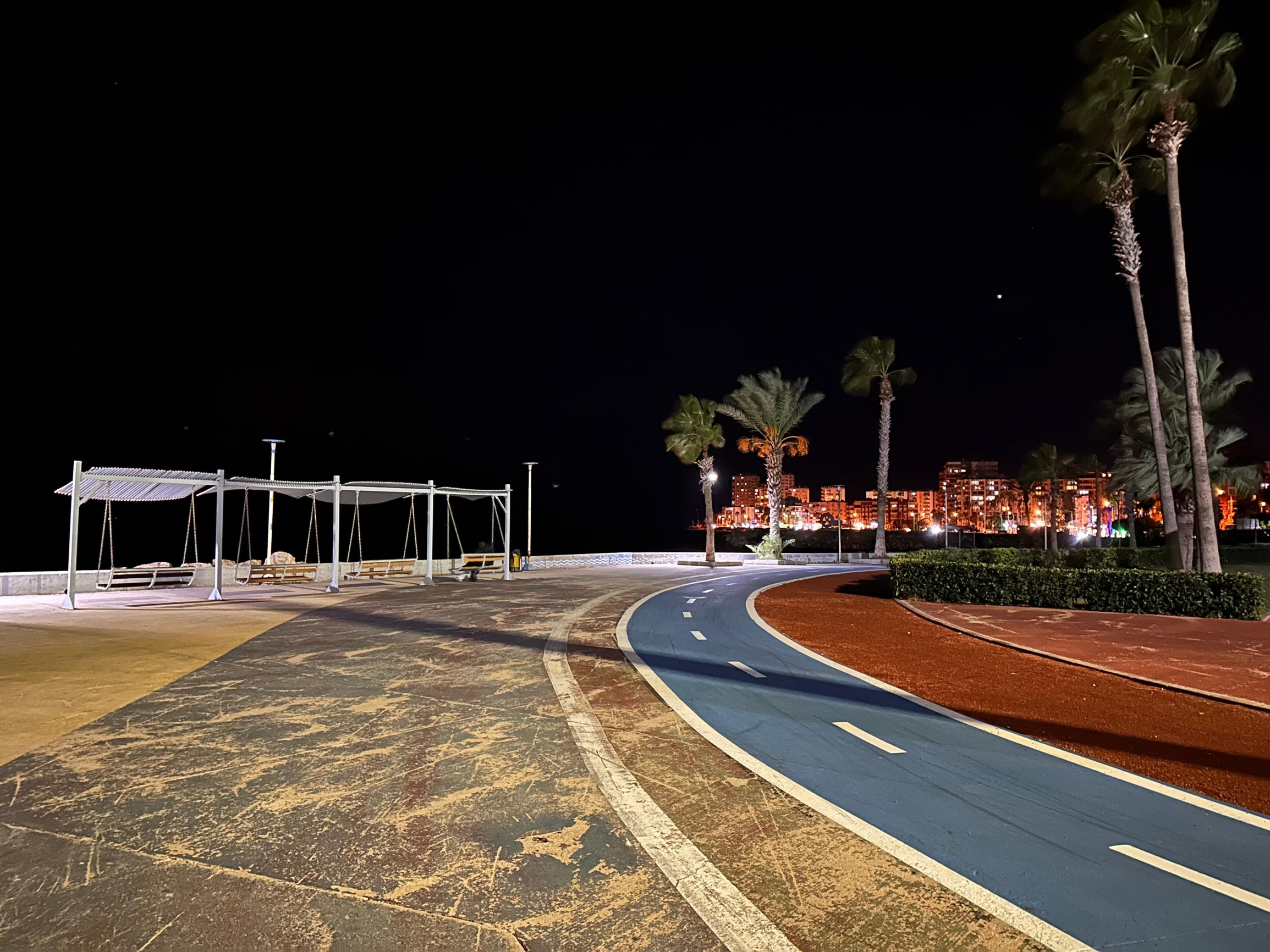 Набережная Мерсина в районе Мезетли – фотографии Турции