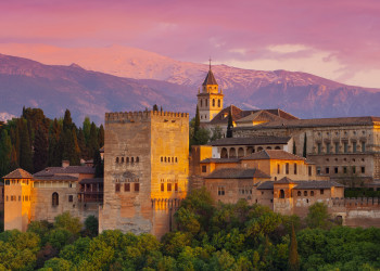 Начало строительства замка Альгамбра в Испании было положено ещё в 13 веке мусульманами  – фотографии Испании