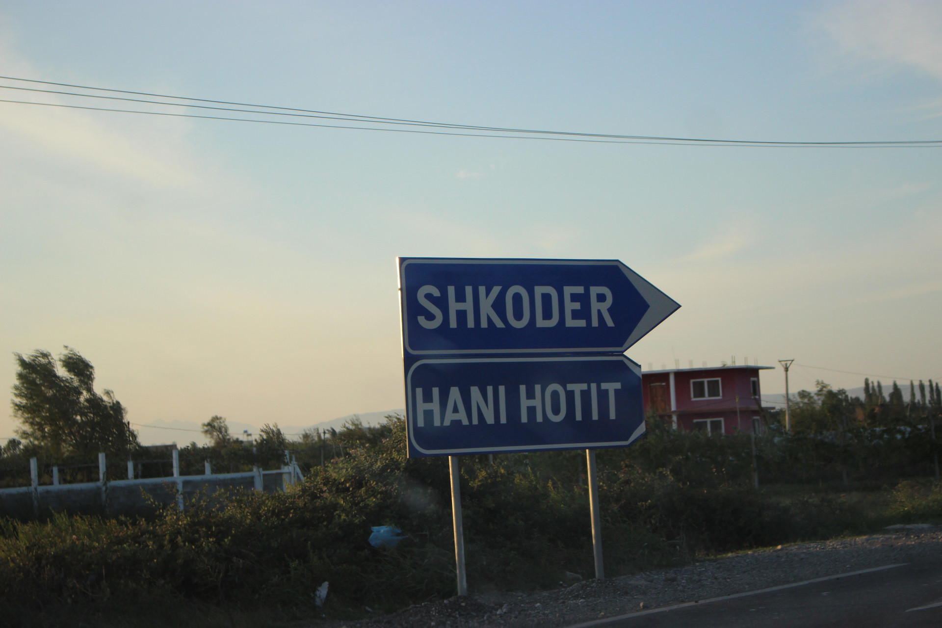 Указатель Shkoder. Албания – фотографии Албании