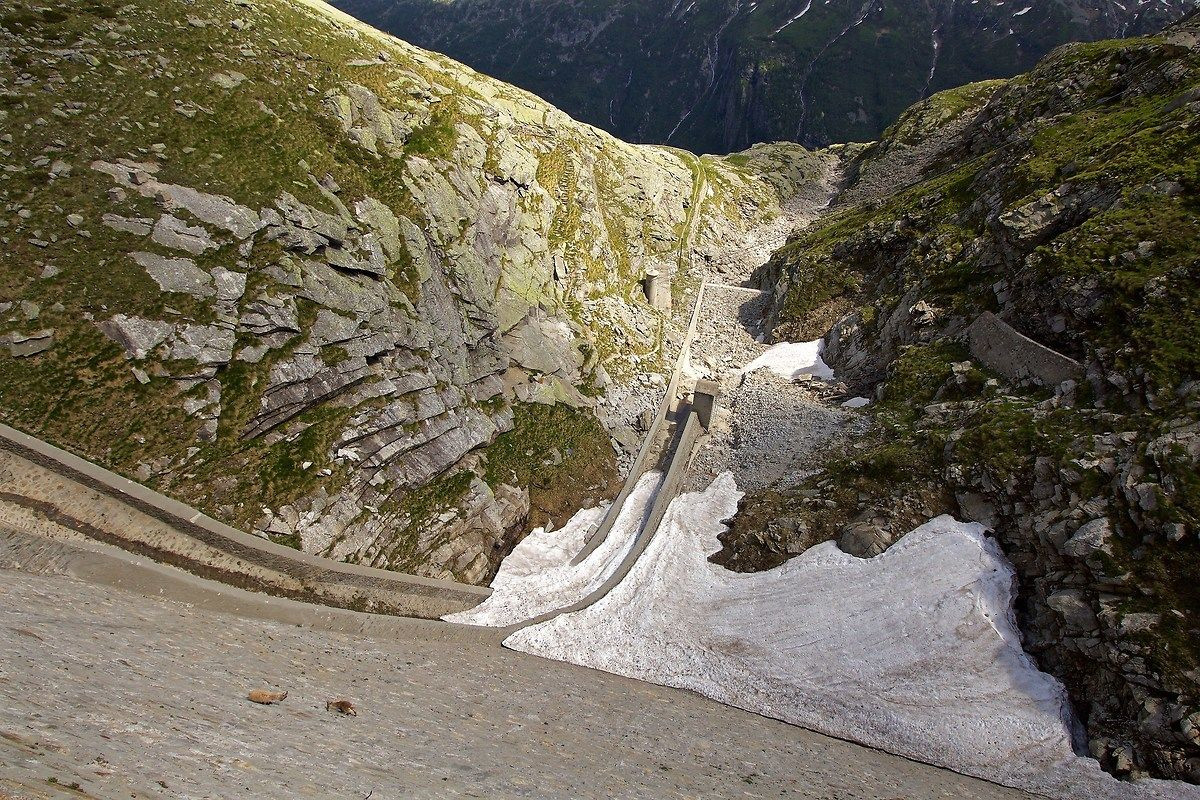 Козлы на плотине, Италия – фотографии Италии