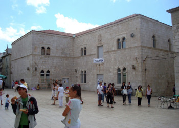 Туристы в Паг, Хорватия – фотографии Хорватии