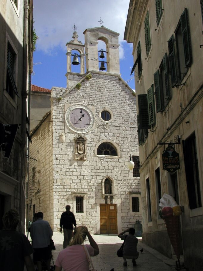 Туристы в Шибеник, Хорватия. Фото 1 – фотографии Хорватии