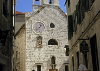 Туристы в Шибеник, Хорватия. Фото 1 – фотографии Хорватии