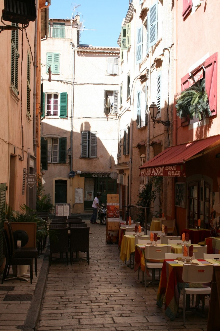 Кафе в Ла-Круа-Вальмер, Франция. Фото 1 – фотографии Франции