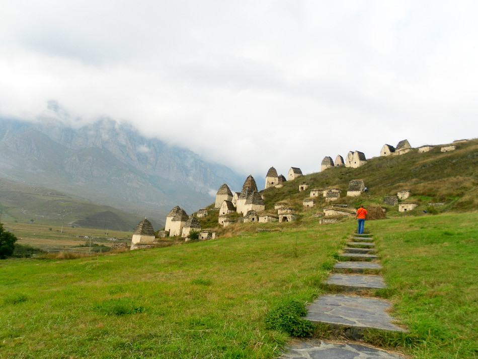 Некрополь у посёлка Даргавс в Северной Осетии. Фото 3 – фотографии России