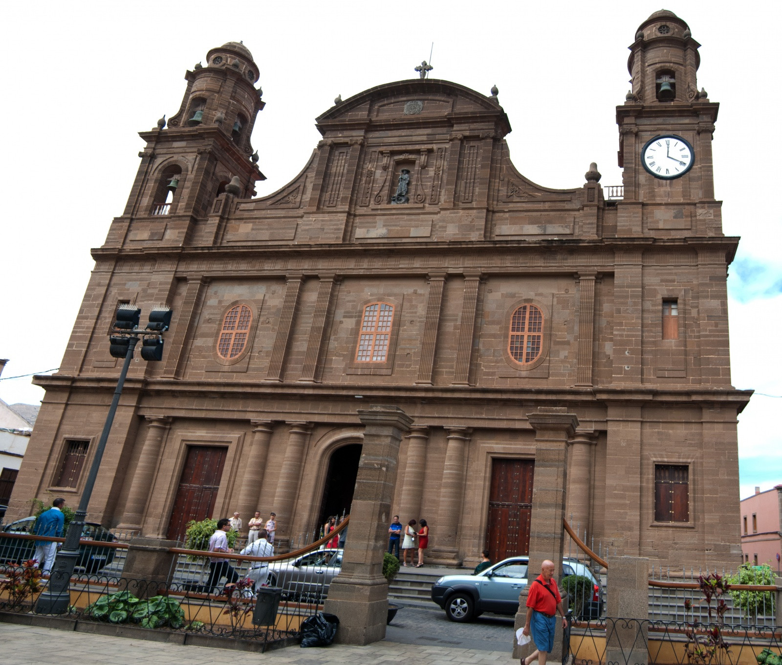 Церковь Сантьяго-де-лос-Кабальерос в Гальдаре – фотографии Канарских островов