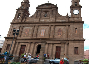 Церковь Сантьяго-де-лос-Кабальерос в Гальдаре – фотографии Канарских островов