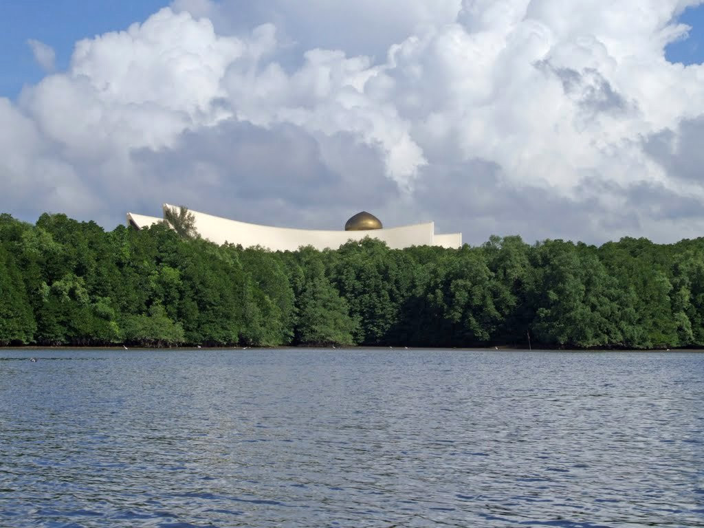 Дворец Истана Нурул Иман (Istana Nurul Iman) – фотографии Брунея
