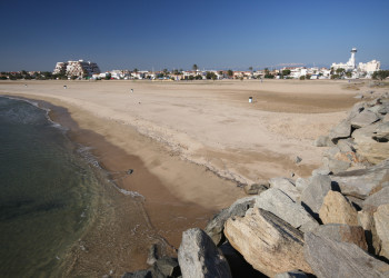 Пляжи в испанском городке Эмпуриабрава – фотографии Испании