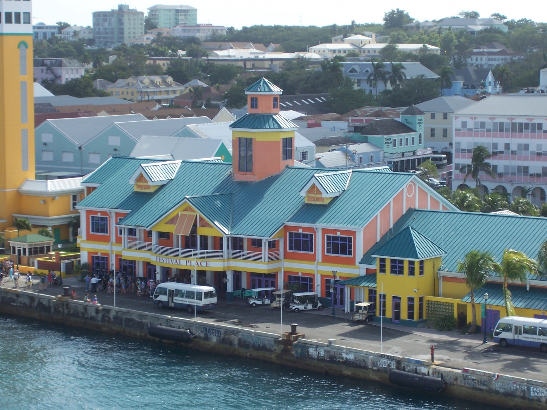 Набережная в Нью-Провиденс, Багамские острова – фотографии Багамских островов