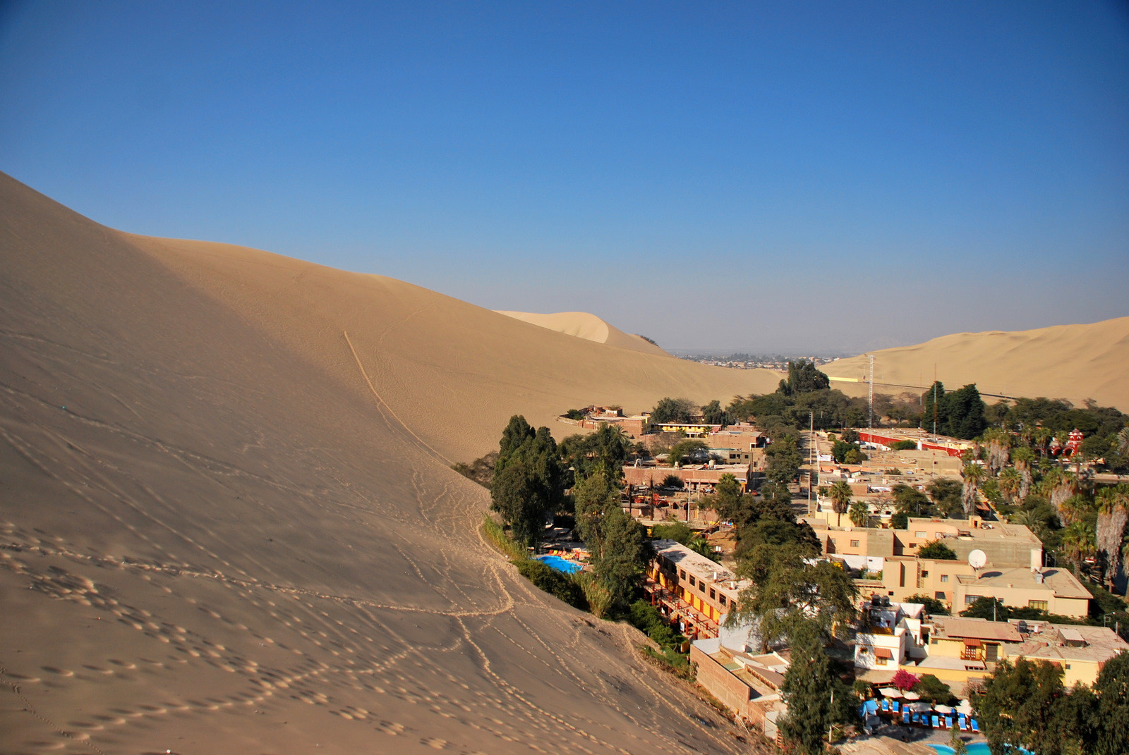 Небольшой оазис Хуакачина (Huacachina) – фотографии Перу