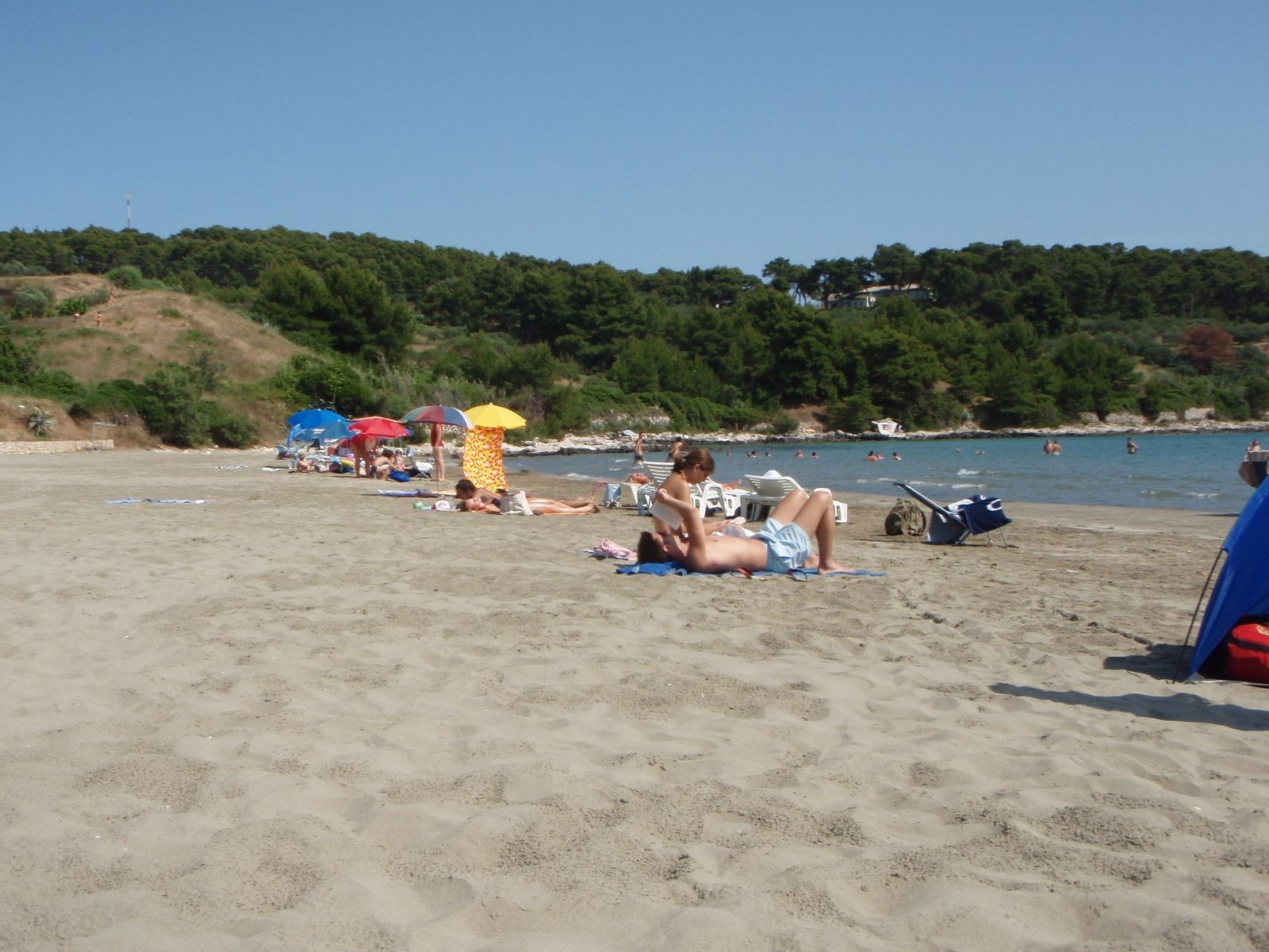 Люди на пляже в Корчула, Хорватия – фотографии Хорватии