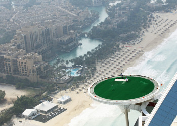 Гольф на вертолетной площадке отеля Бурдж-эль-Араб – фотографии ОАЭ