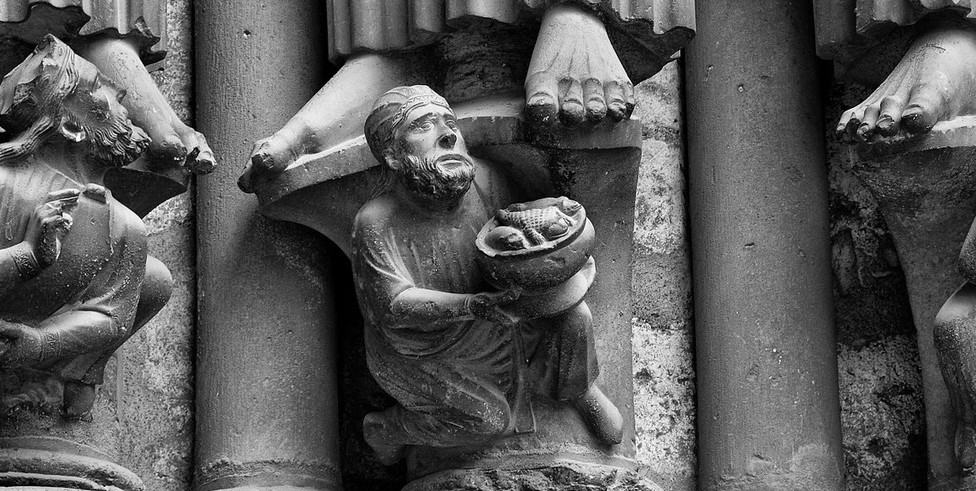 Скульптуры в Шартрском соборе – фотографии Франции