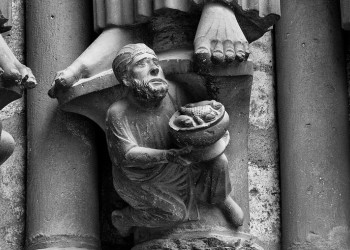 Скульптуры в Шартрском соборе – фотографии Франции