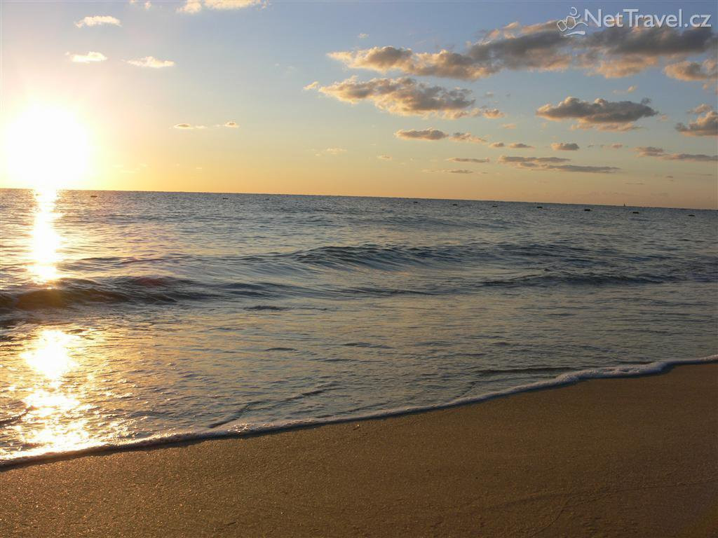 Закат на острове Табарка, Северный Тунис – фотографии Туниса