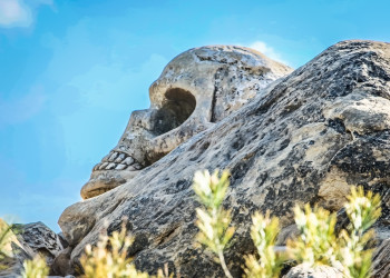 Дорога Ликов проходит вдоль барельефов, вырезанных прямо в склонах песчаника провинции Куэнка – фотографии Испании