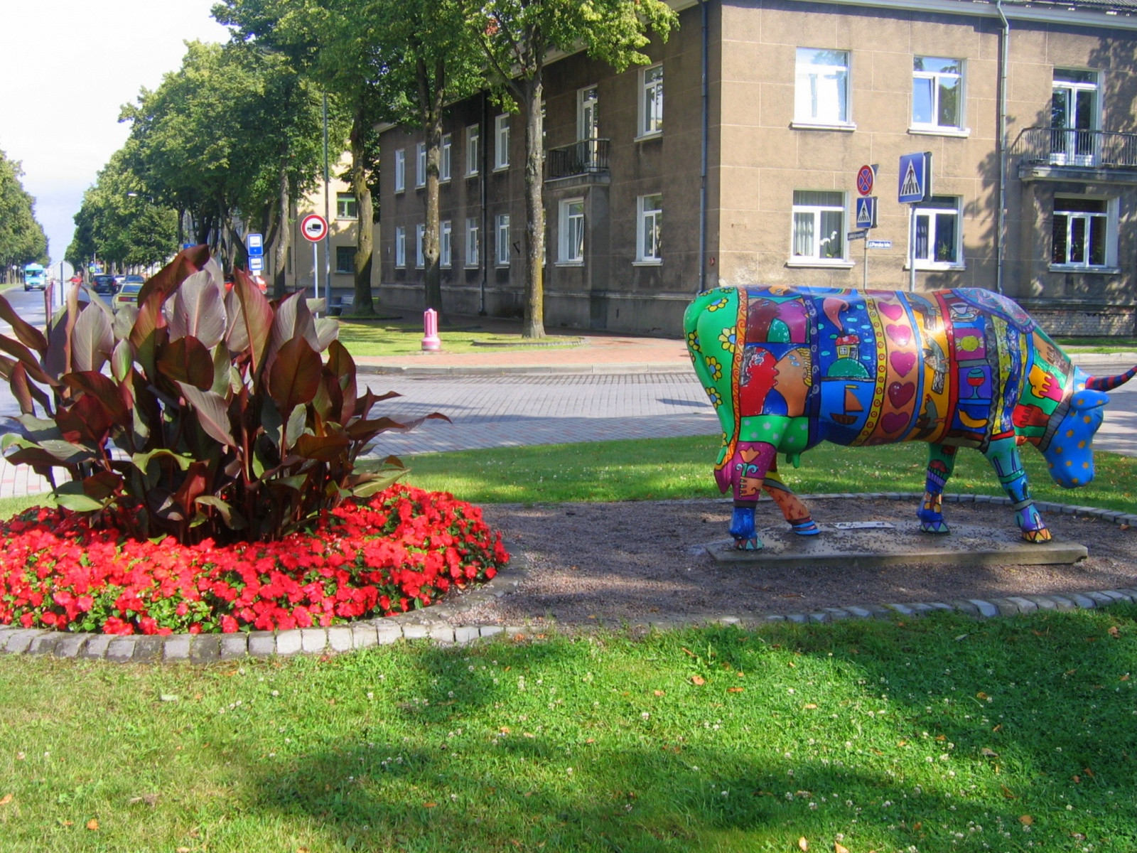 Ещё одна скульптура коровы в Вентспилсе – фотографии Латвии