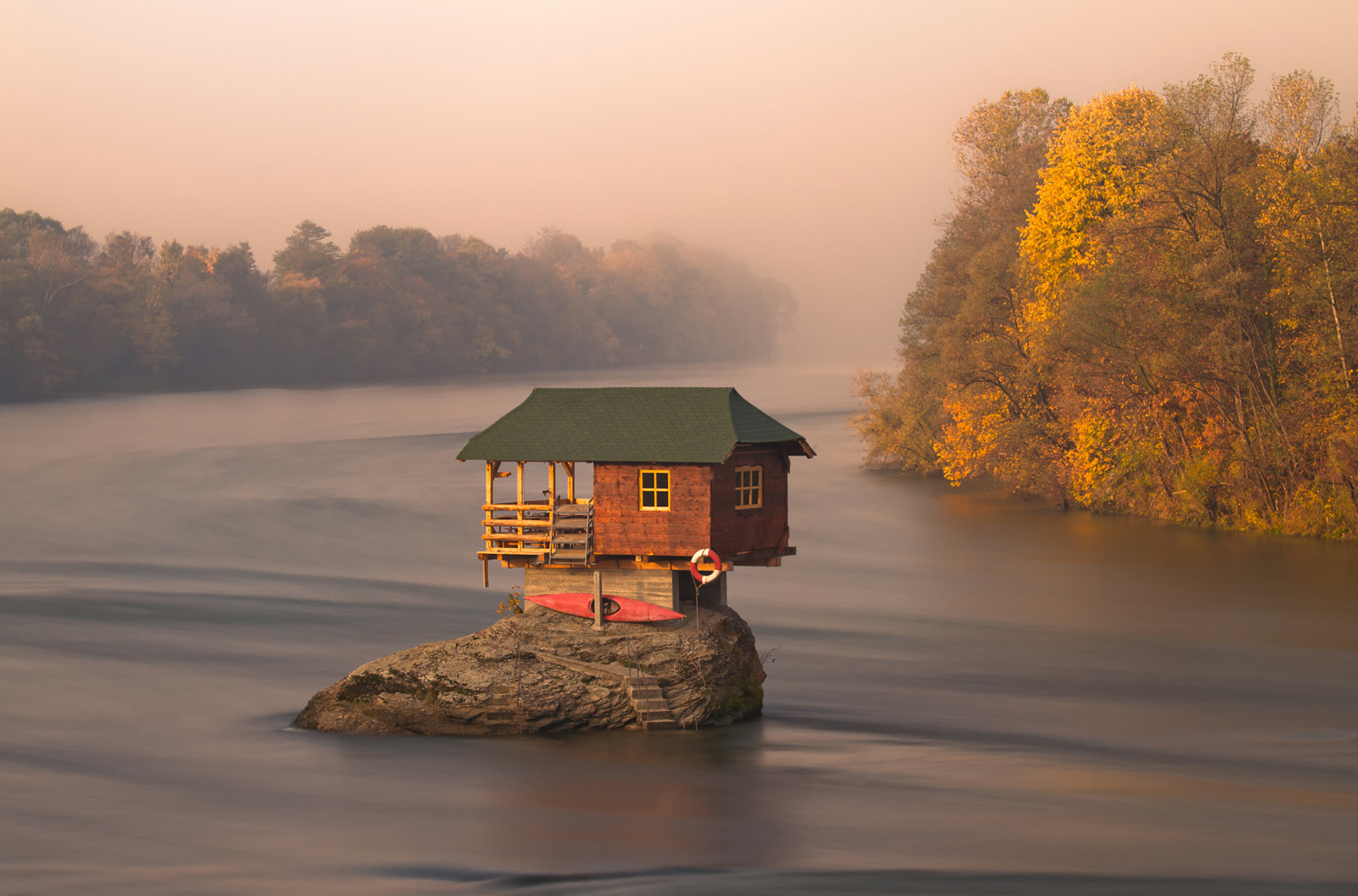 Домик на реке Дрина (Сербия) – фотографии Сербии