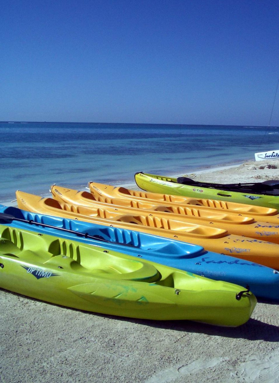 Лодки на берегу моря в Уайтхаусе, Ямайка – фотографии Ямайки