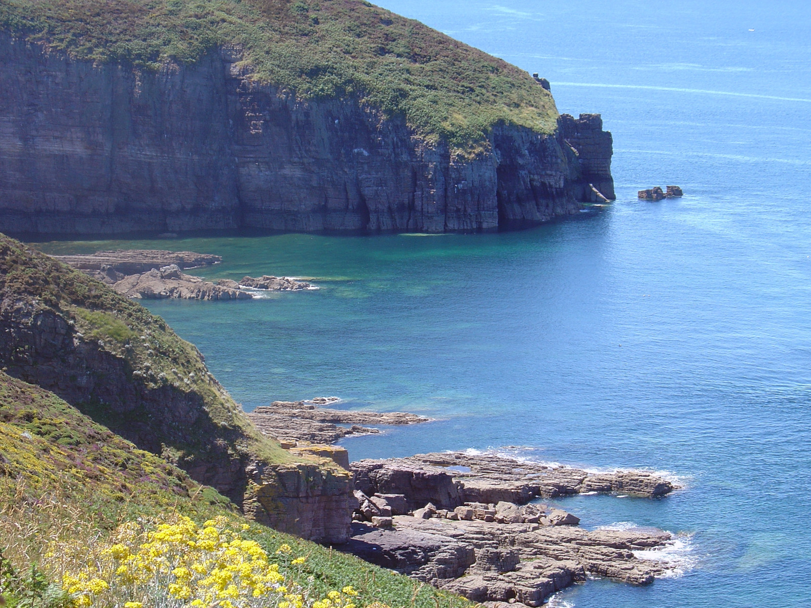 Скалы в Фреэль мысе, Франция. Фото 4 – фотографии Франции