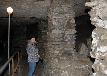 Девушка в пещере, Россия – фотографии России